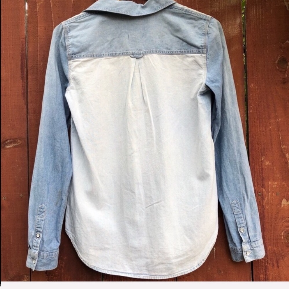 Madewell chambray Two tone button down. Size XS - Picture 3 of 8